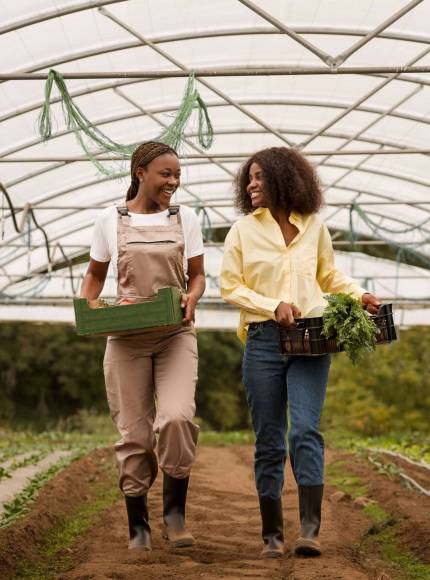 full-shot-smiley-women-working-farm (1) (1)